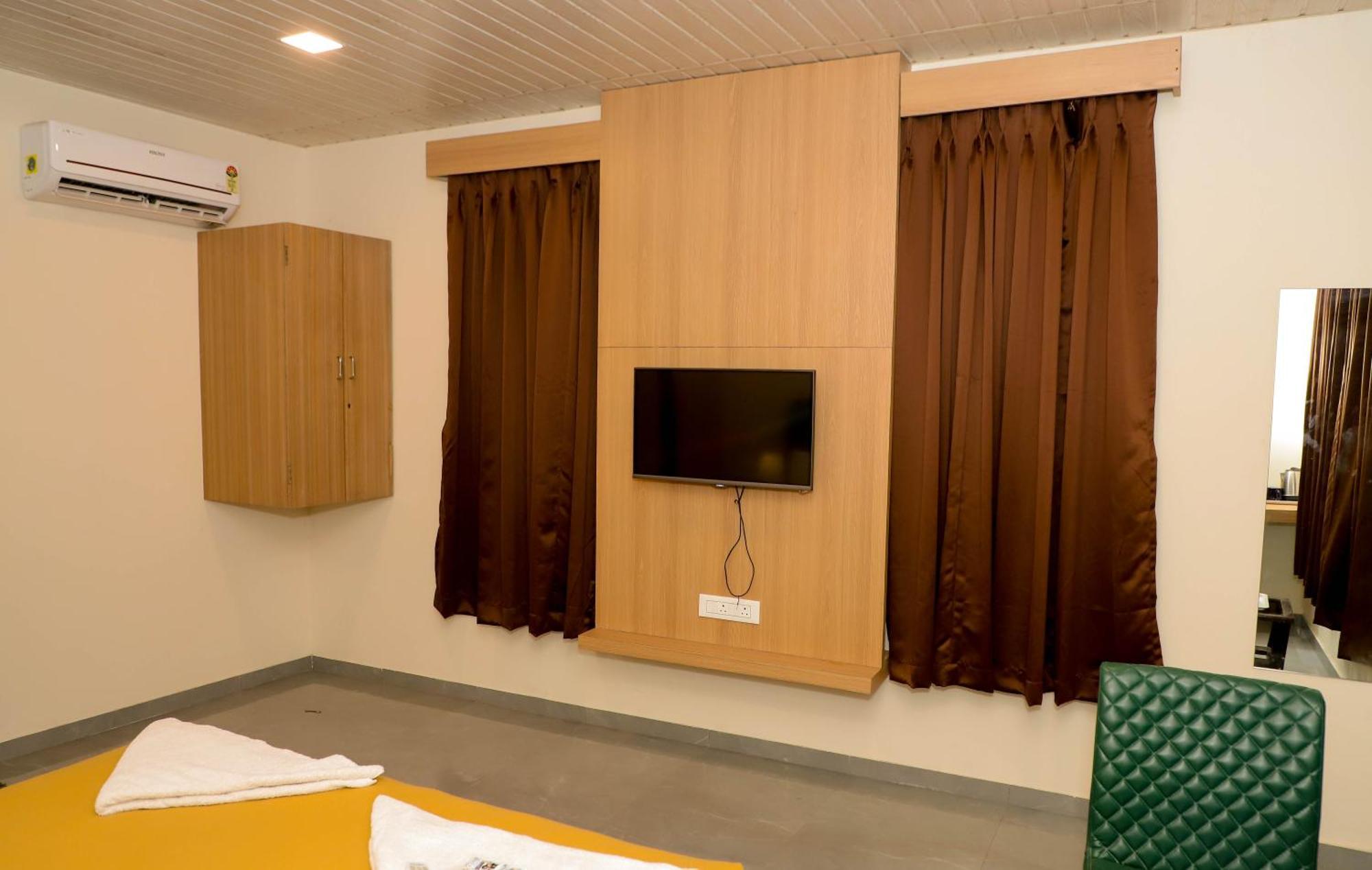 Hotel Arc Palace Bhiwandi Bagian luar foto
