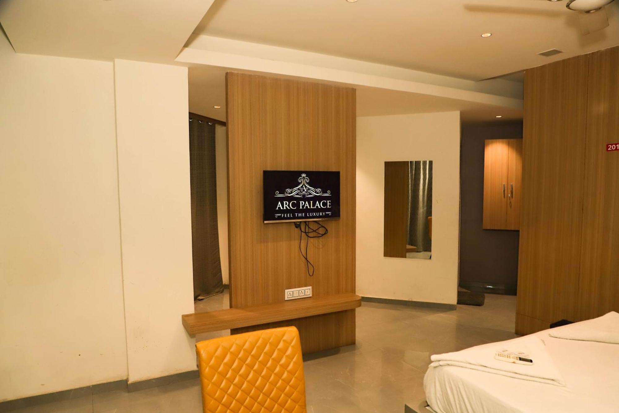 Hotel Arc Palace Bhiwandi Bagian luar foto