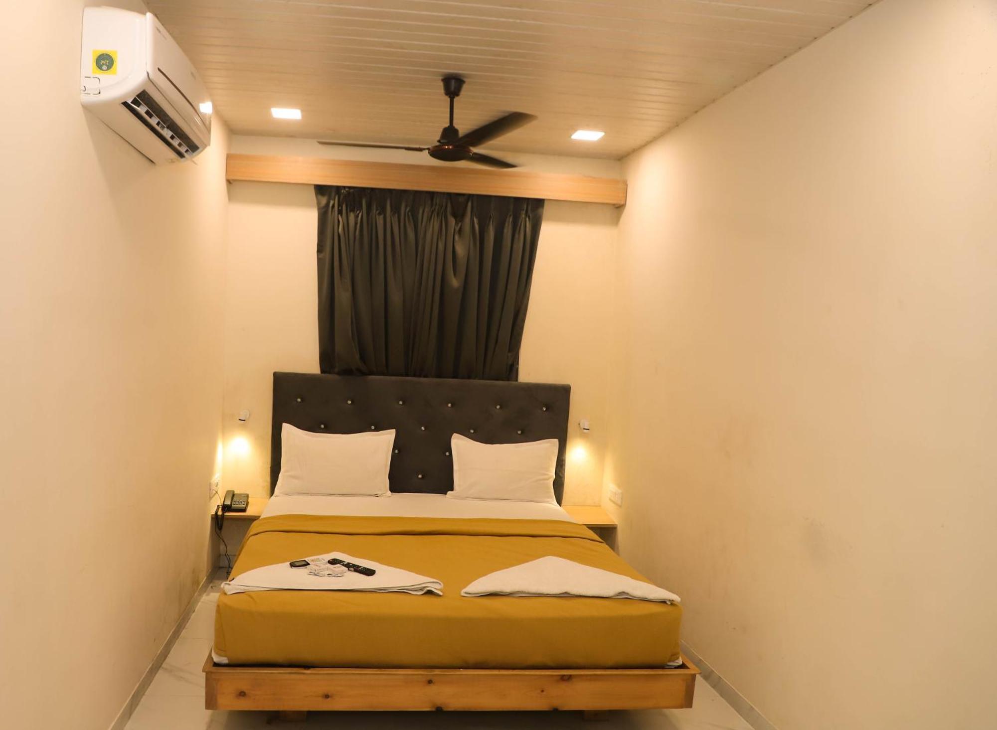 Hotel Arc Palace Bhiwandi Bagian luar foto