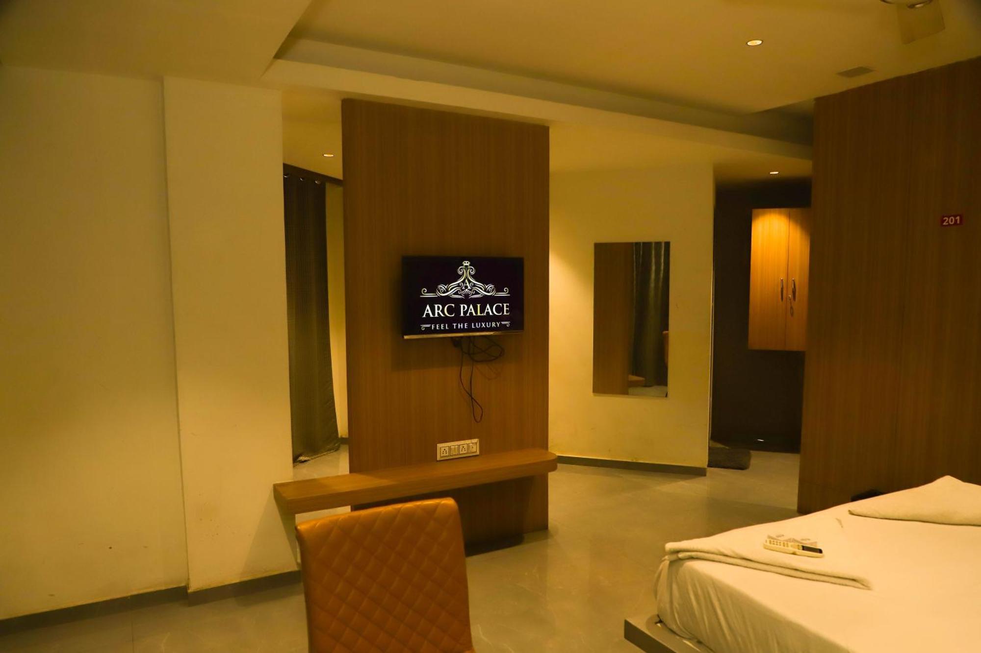 Hotel Arc Palace Bhiwandi Bagian luar foto