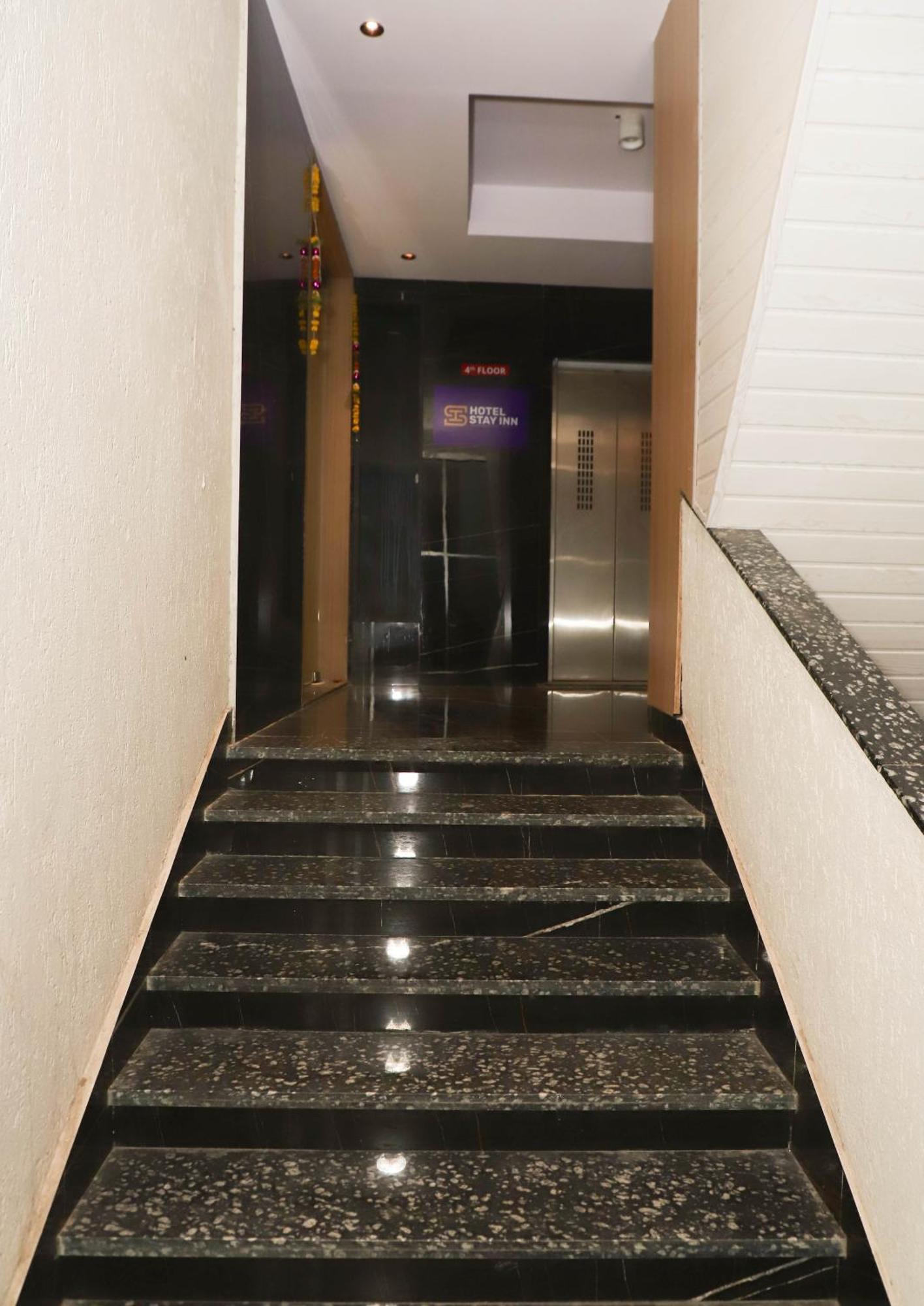 Hotel Arc Palace Bhiwandi Bagian luar foto