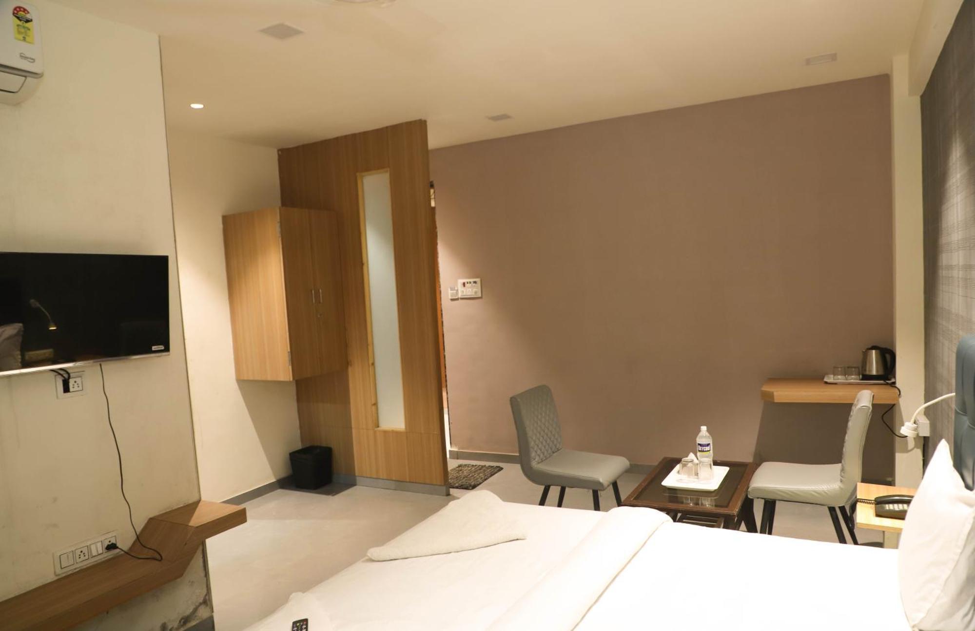 Hotel Arc Palace Bhiwandi Bagian luar foto