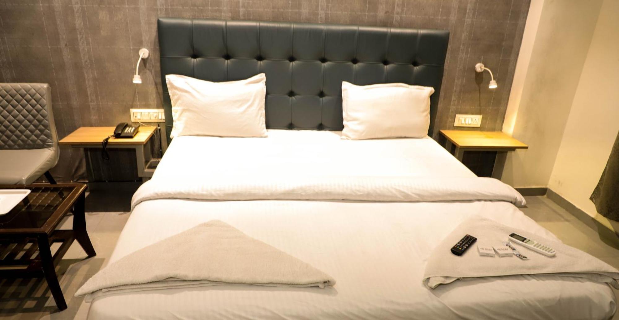 Hotel Arc Palace Bhiwandi Bagian luar foto