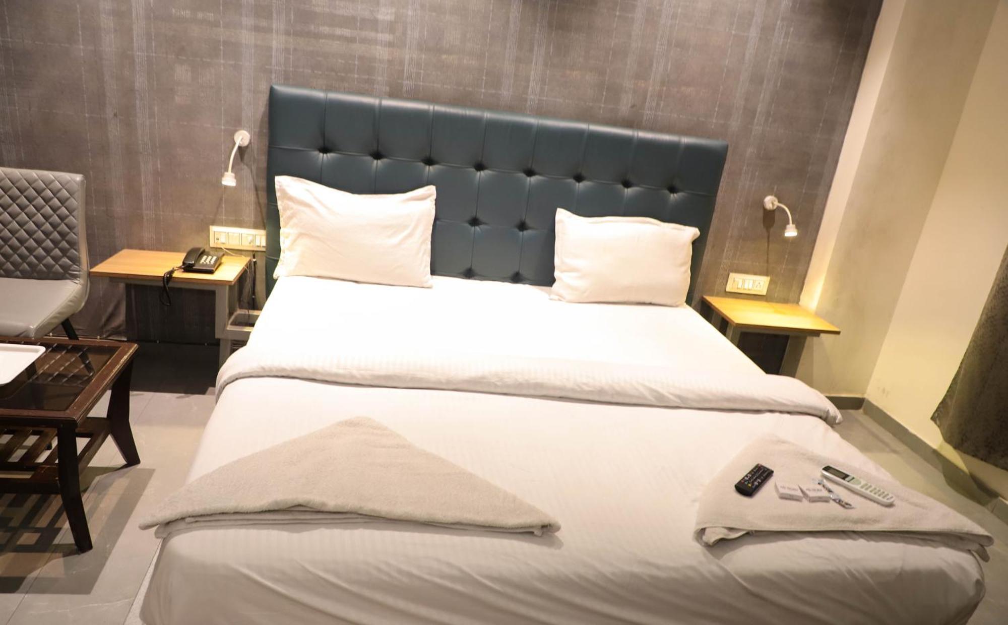 Hotel Arc Palace Bhiwandi Bagian luar foto