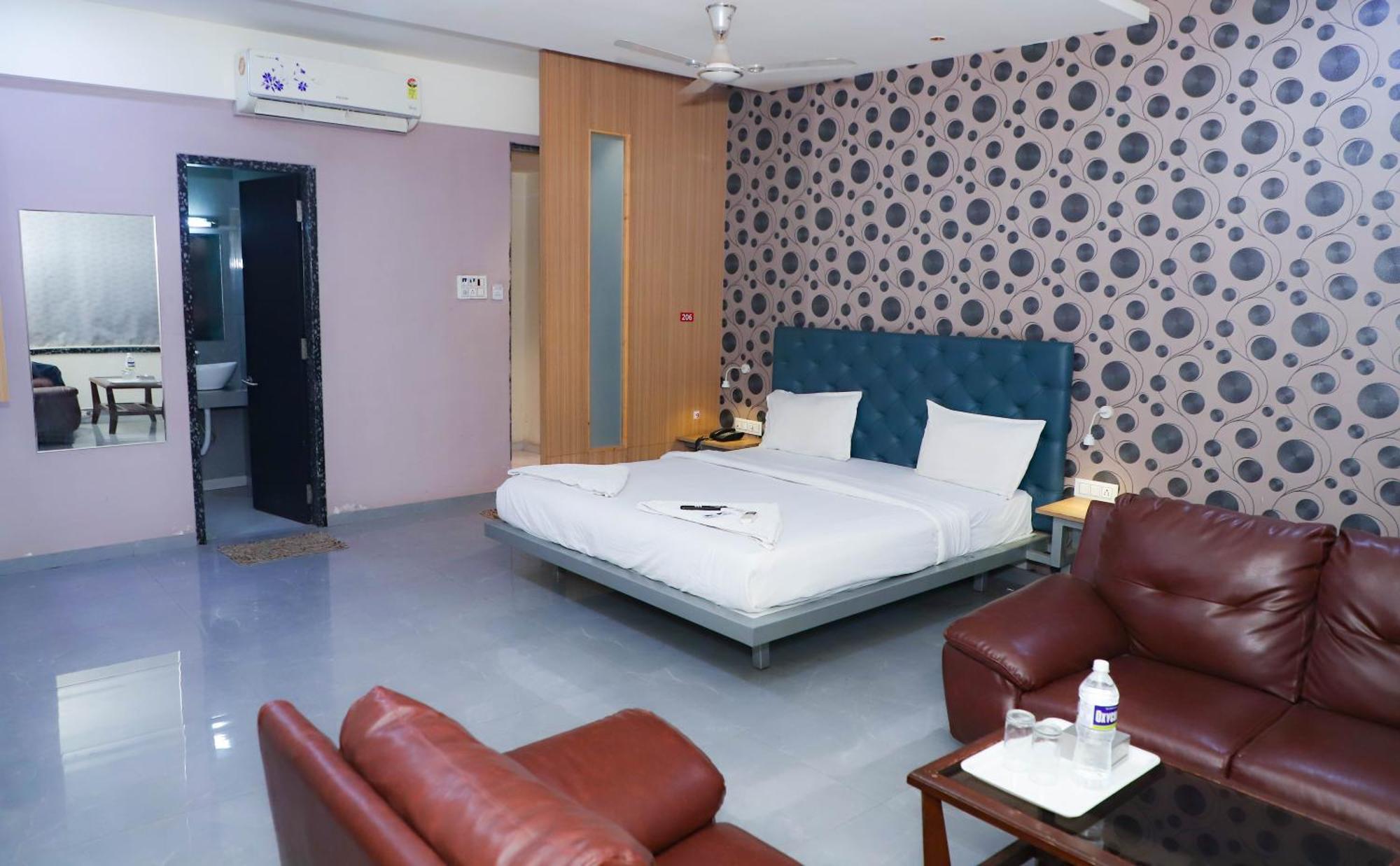 Hotel Arc Palace Bhiwandi Bagian luar foto