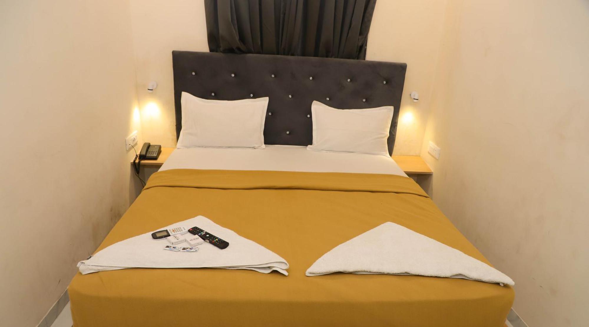 Hotel Arc Palace Bhiwandi Bagian luar foto