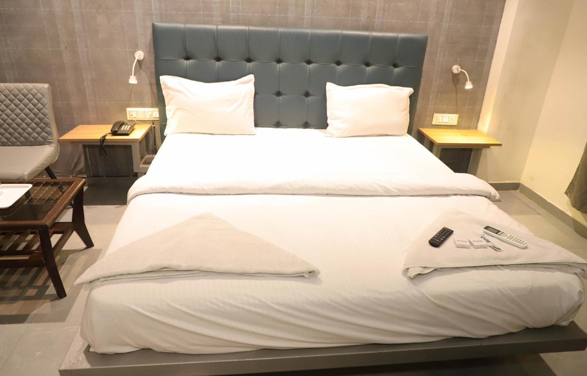 Hotel Arc Palace Bhiwandi Bagian luar foto