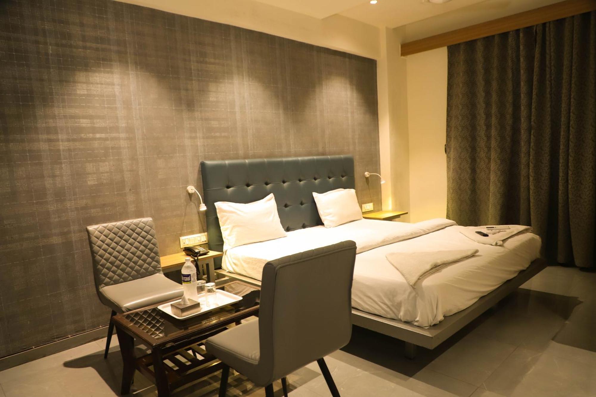 Hotel Arc Palace Bhiwandi Bagian luar foto